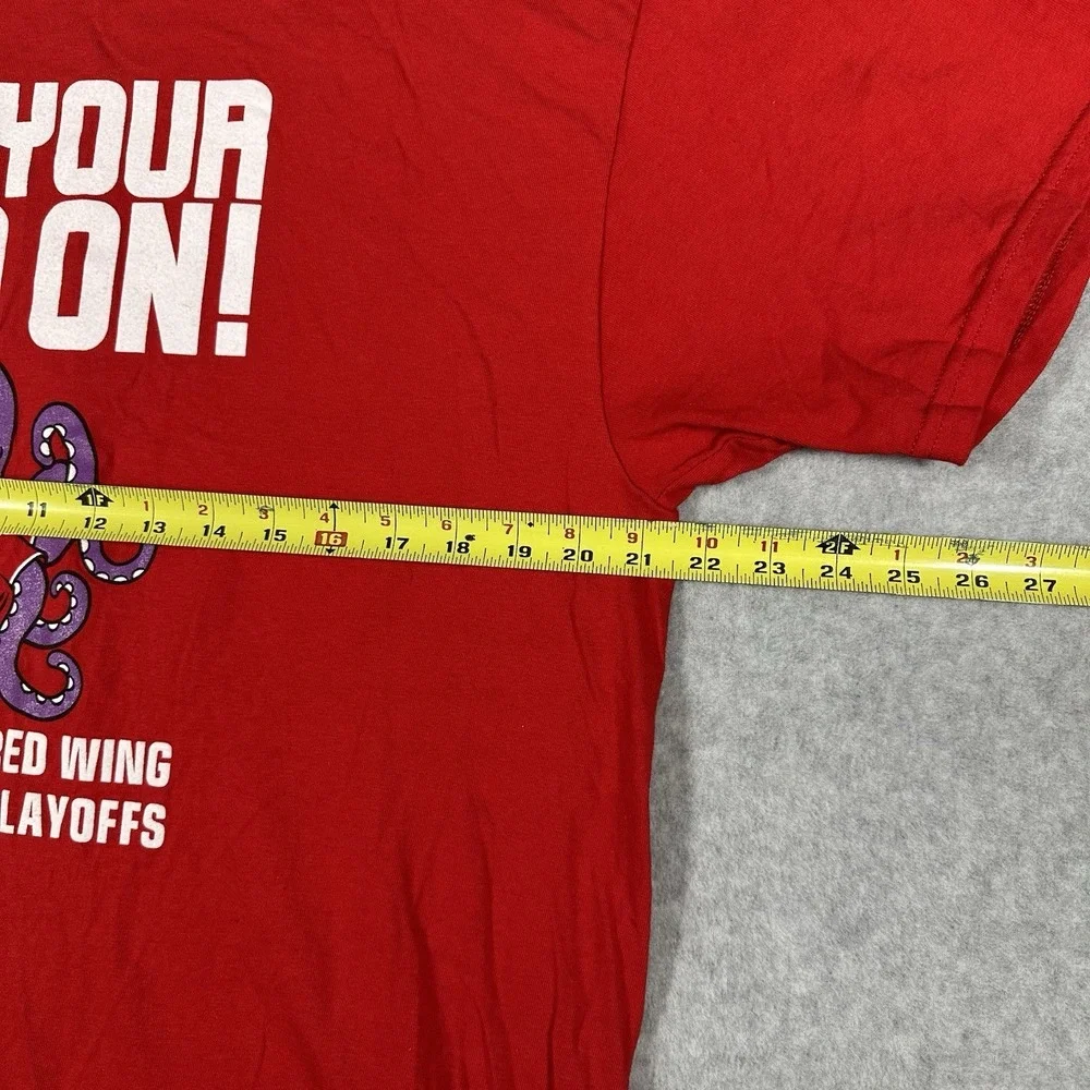 Detroit Red Wings Vintage 2001 Stanley Cup Playoffs Get Your Red On T-Shirt‎ XL